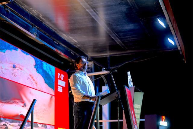 大卫深情演说告慰达喀尔创始人萨宾